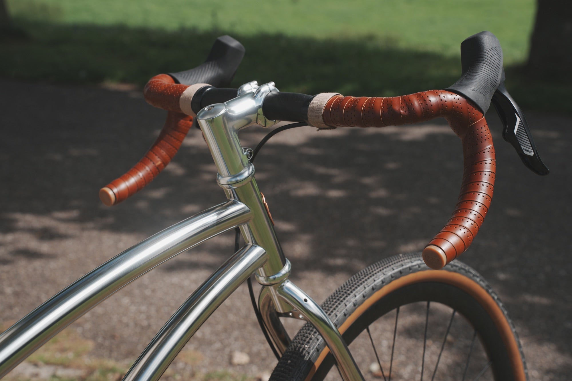 AOI GRAVEL – SRAM Rival 12A