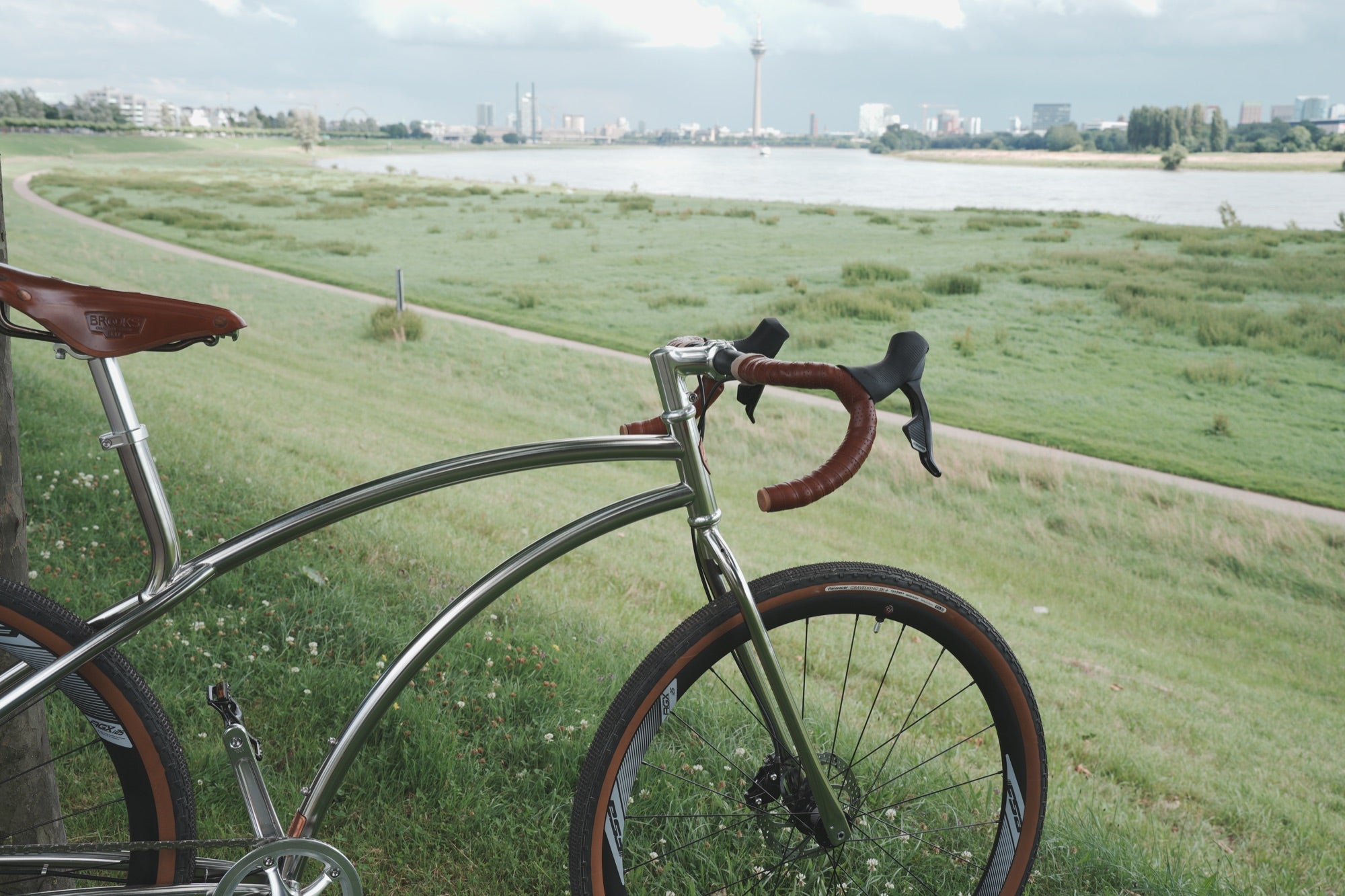 AOI GRAVEL – SRAM Rival 12A