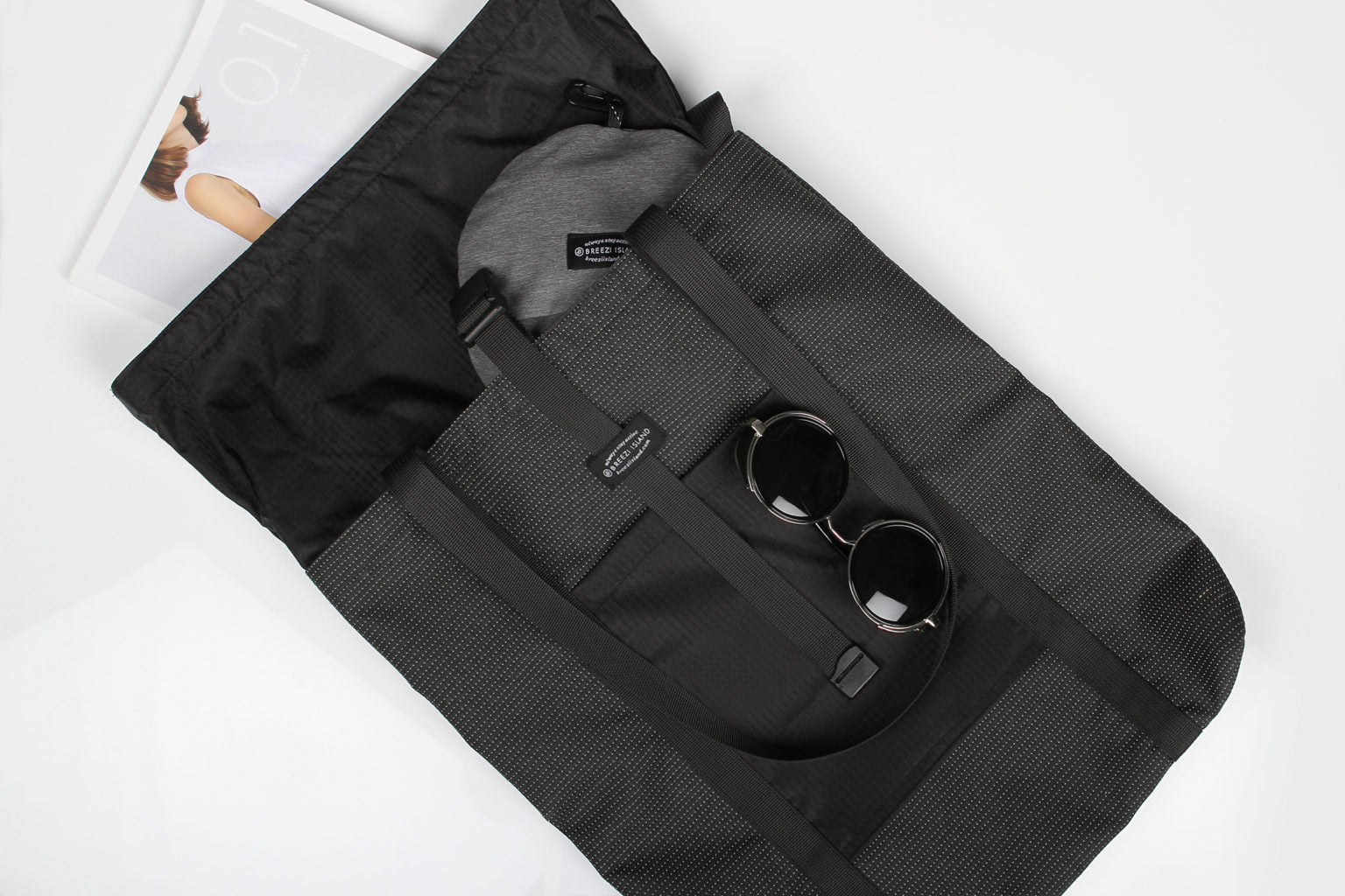 BREEZI ISLAND Reflective 2-Way Tote Bag