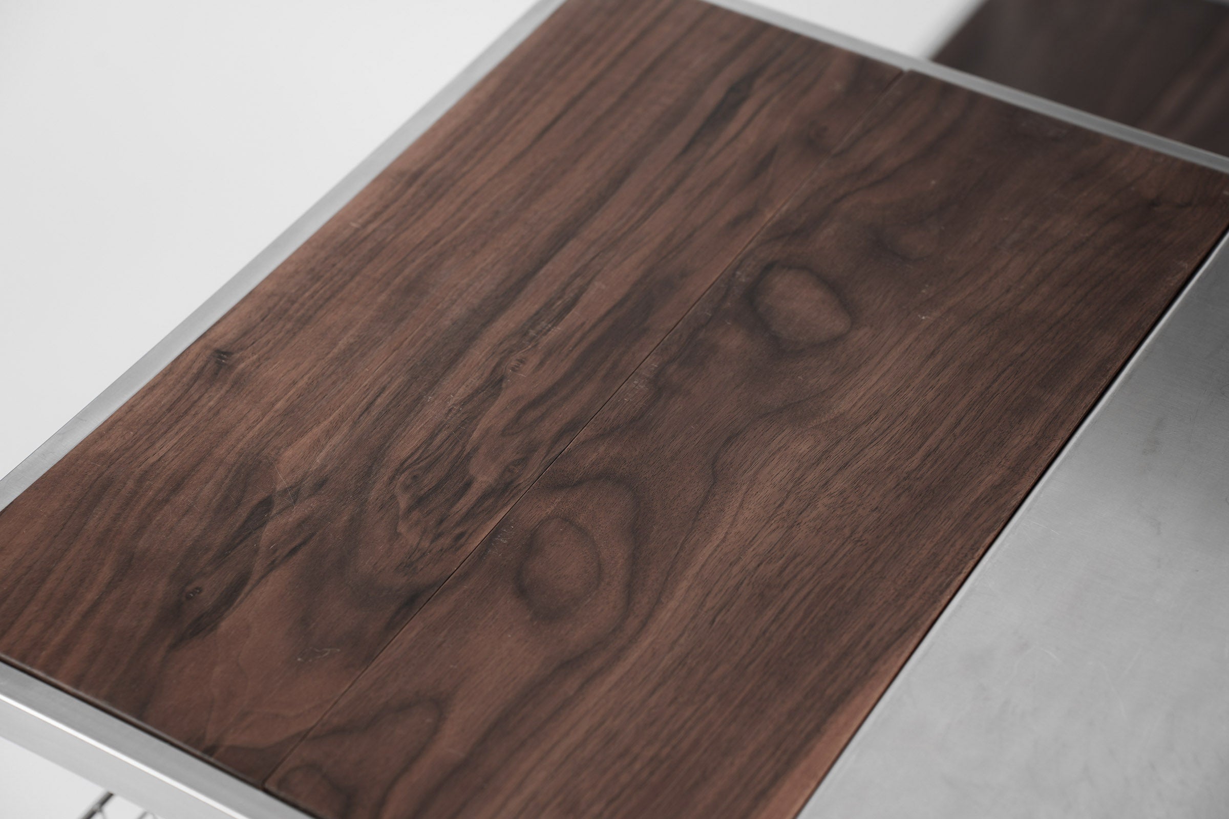 AOI.LIVING Stainless Steel Racks - Walnut