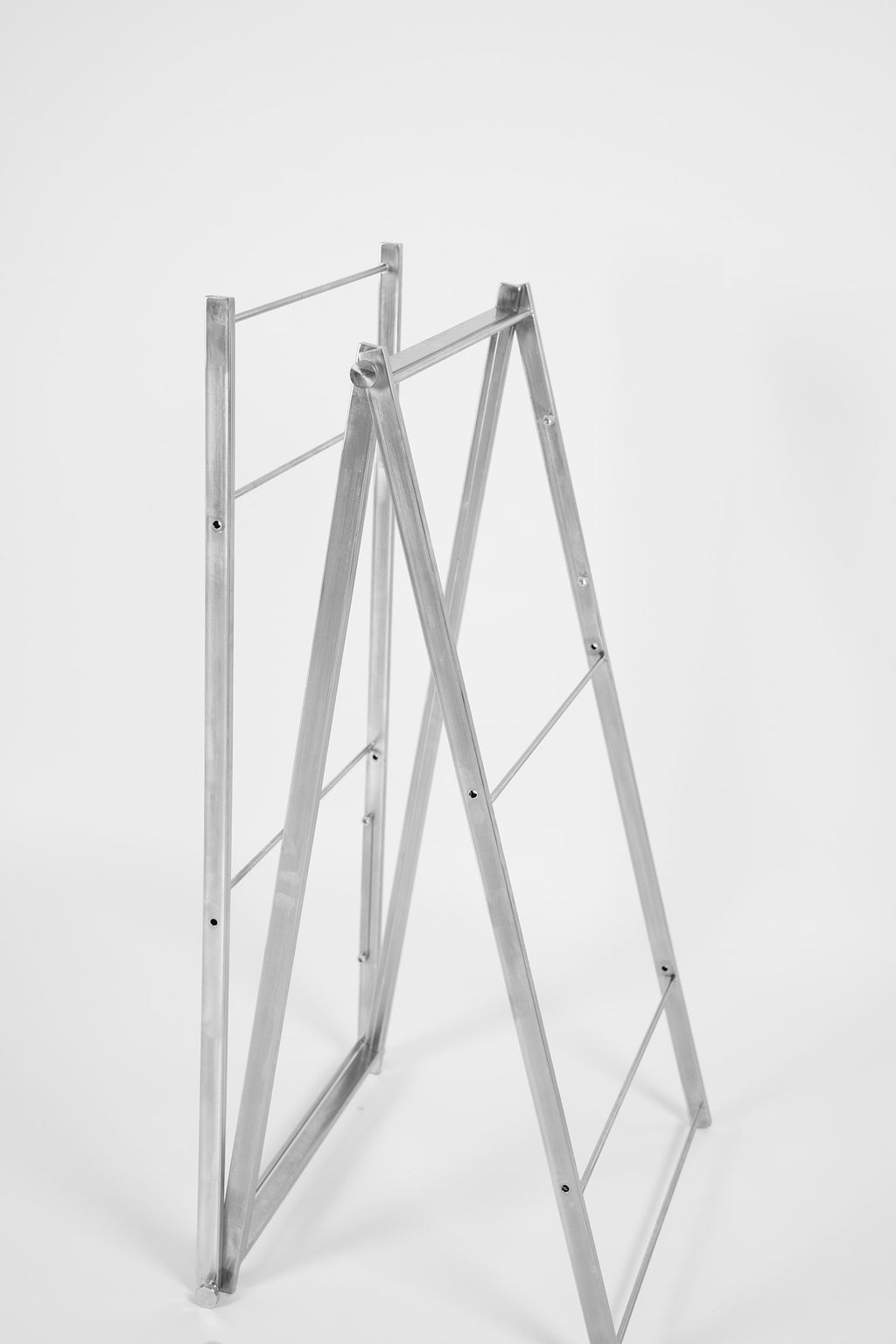 AOI.LIVING Stainless Steel Racks - Walnut